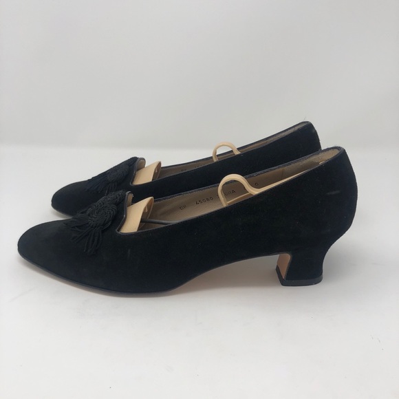 Salvatore Ferragamo Shoes - Vintage Salvatore Ferragamo kitten heel size 8